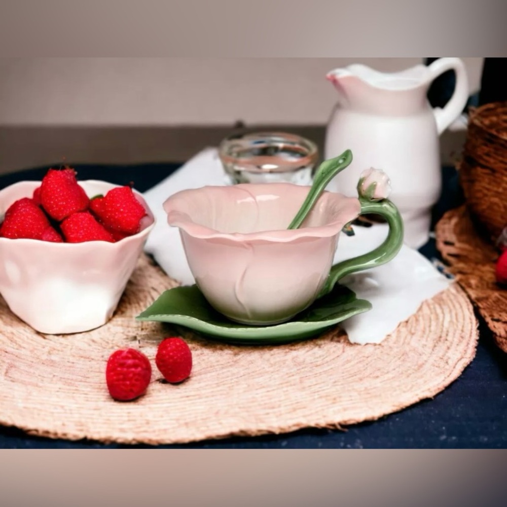 2 Cosmos Hibiscus Whimsical Tea Cups With Leaf Saucers & Spoons Pink 6-piece Set